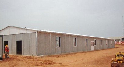 Быстровозводимое сборно-разборное здание в Сенегале на основе каркасно-панельных конструкций